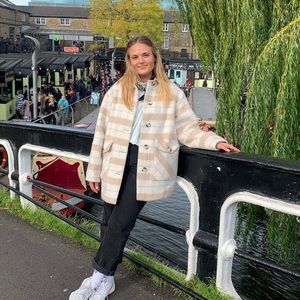 Meet your Posher, Natalie